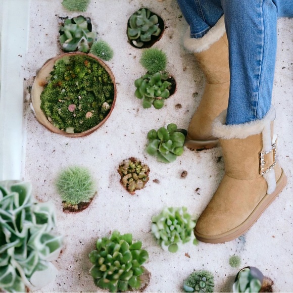 NWT Lauren Lorraine Faux Fur Boots. - Picture 7 of 11